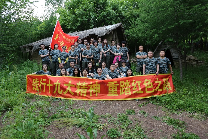 DB彩票
党员师生合影.JPG